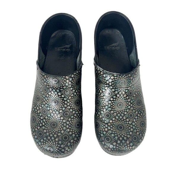 Dansko Women's Sz 41 (10.5 / 11 ) Black Metallic Medallion Clogs - Picture 2 of 12